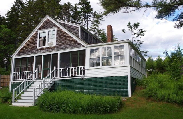 Green Pastures - Classic Maine Cottage!