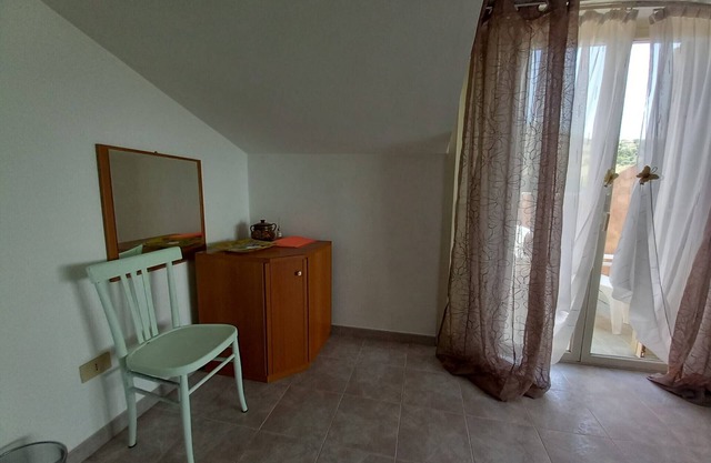 'Green' Room with Mountain View, Shared Pool and Terrace