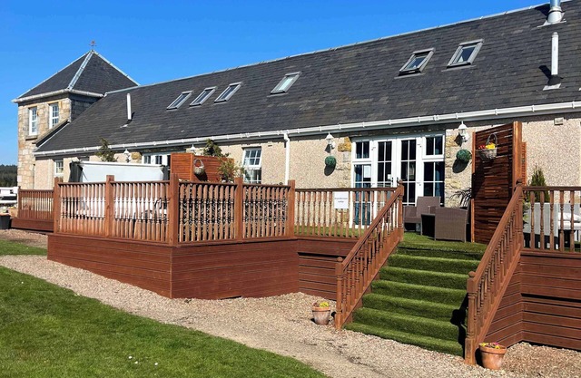 Greenknowes Lodge with Hot Tub & Stove