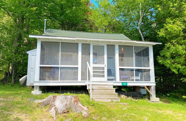 🐾Greenvale Cove 7 - Loon's Ruhe - Greenvale Cove on Rangeley Lake, dog friendly