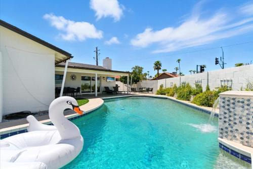 Greenway Getaway - Private Pool - North Scottsdale