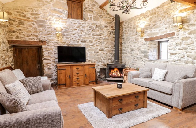 GROES HEOL, pet friendly, character holiday cottage in Mallwyd