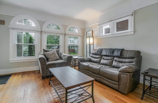 ★Grosse Pointe Getaway★ ★Downtown Detroit Close★