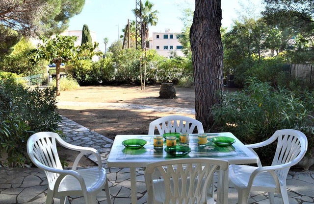 Ground Floor Apartment for 4 Near Cavalaire Beach with Terrace and Parking
