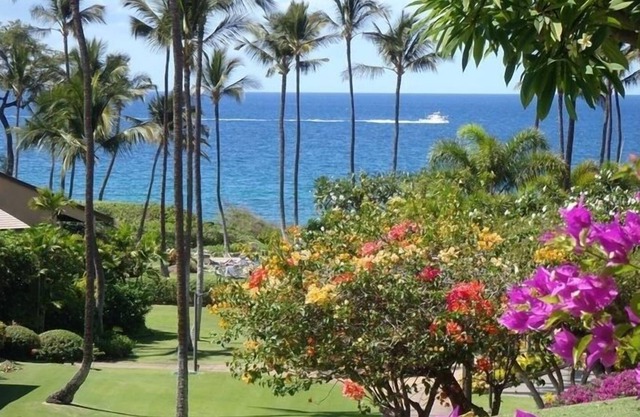 Ground Floor Unit; Stone's Throw to Beach and Pool