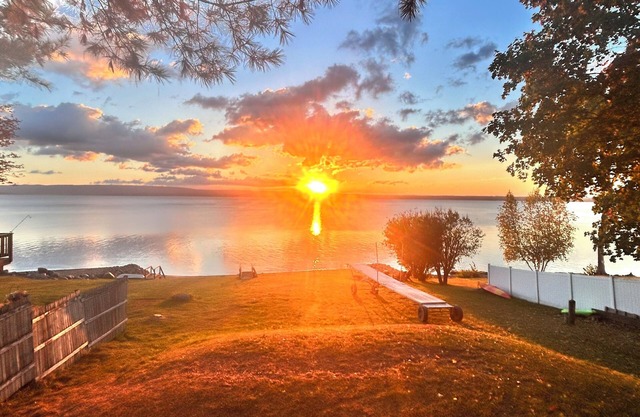 GSL Waterfront Cottage With Million Dollar Views and 65 of Lakefront