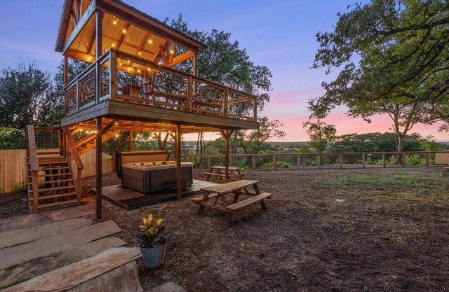 Guadalupe Bluff Bunk House - Located overlooking the Guadalupe River