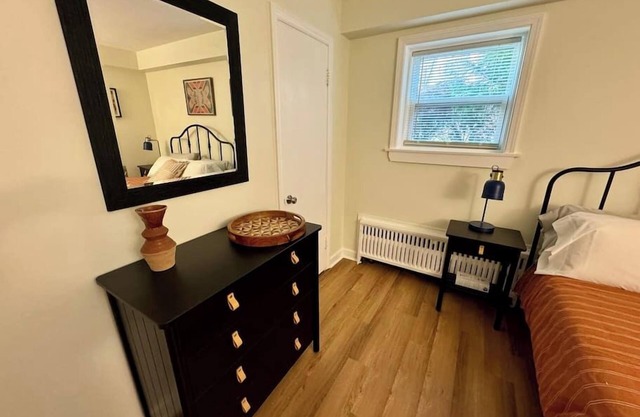 Guest Nest River Forest RF 101 2BR Laundry Pets OK