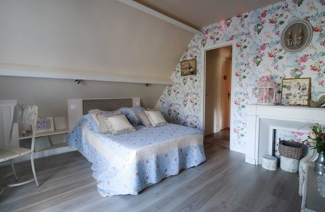 Guest Room 'English Garden' with Pool, Breakfast, Shared Garden and Wi-Fi