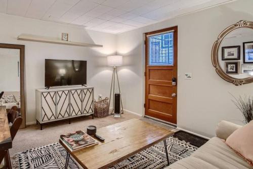 Guest Suite In West Denver With A Full KItchen
