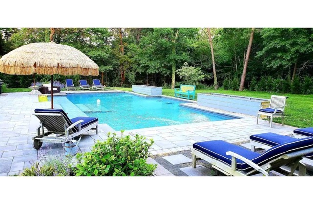 Guesthouse duplex apartment with gorgeous pool & gardens!