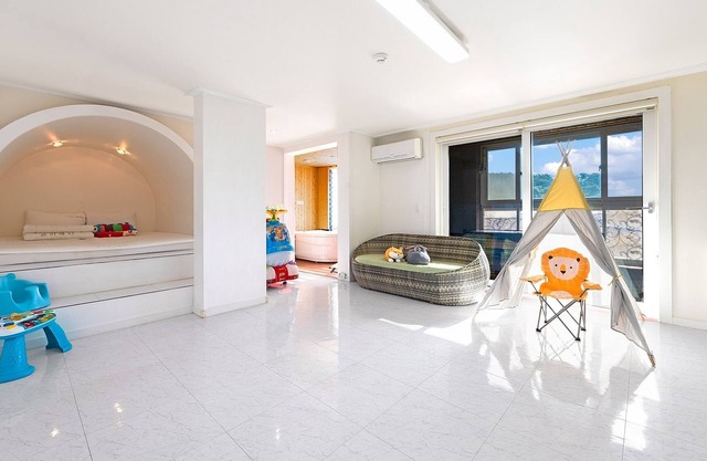 Gyeongju Jullietapoolvilla&kidspension
