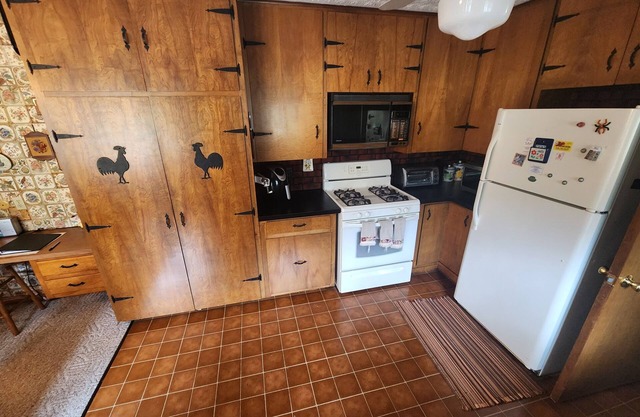 Hamilton's Hideaway, 3 Bdrm, 15 miles from HOF, Amazing 70s Retro Home, AC