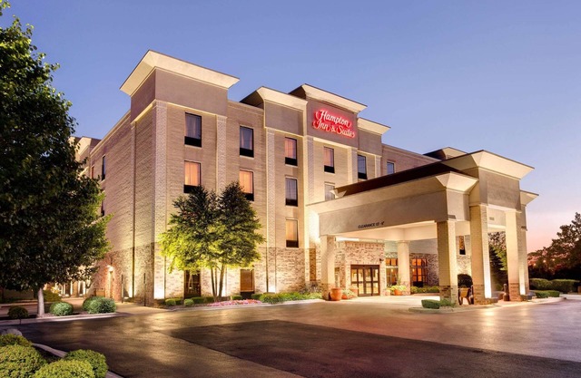 Hampton Inn & Suites Addison