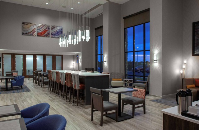 Hampton Inn & Suites Chicago-Burr Ridge