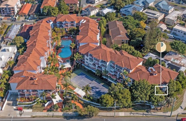 Hamptons Charm: Central 1-BR Apt Pool Tennis Court