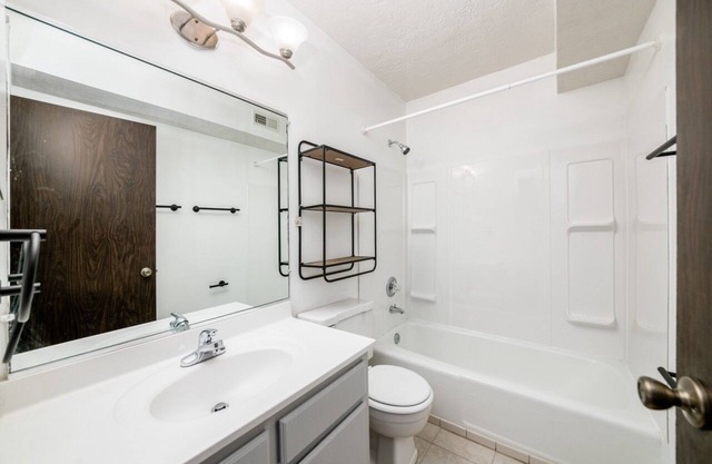 Hancock - Spacious Layout -Near Riverside Hospital