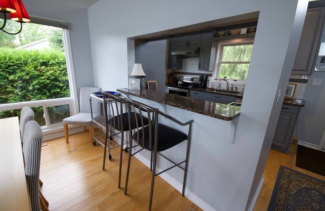 Hank's Lakefront Cottage: Lots Of Space And Ready For Your Lake Huron Vacation!