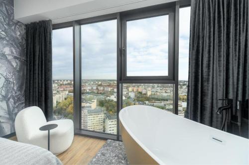 Hanza Tower Skyline Bath Suite 24 Pool & Jacussi & Sauna