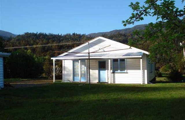 Happy Harry's Hutch - Paparoa Great Walk Accommodation