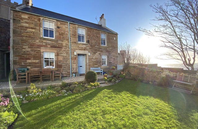 Harbour House and Cottage - 5 Bedrooms (Sleeps 10)