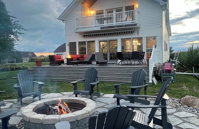 Harsens Island Home Sleeps 12 with Freighter Views and Hot Tub