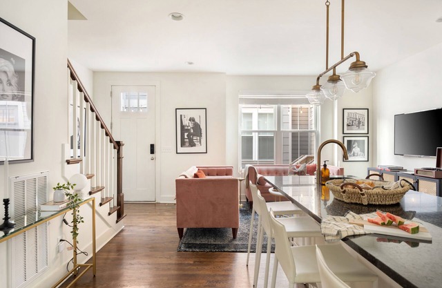 Hart Suite 12 by AvantStay | Gorgeous Town House w/Modern Amenities!