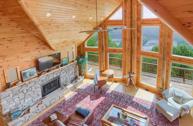 Harvey's Landing- Mountain top lodge with spectacular views, Shy Beaver Boat Launch