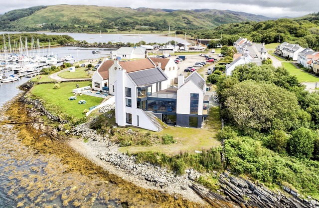 HAVEN HOUSE, pet friendly, country holiday cottage in Lochgilphead