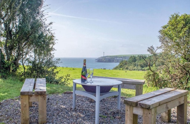 Haven View - 1 Bedroom Shepherds Hut - St Ishmaels