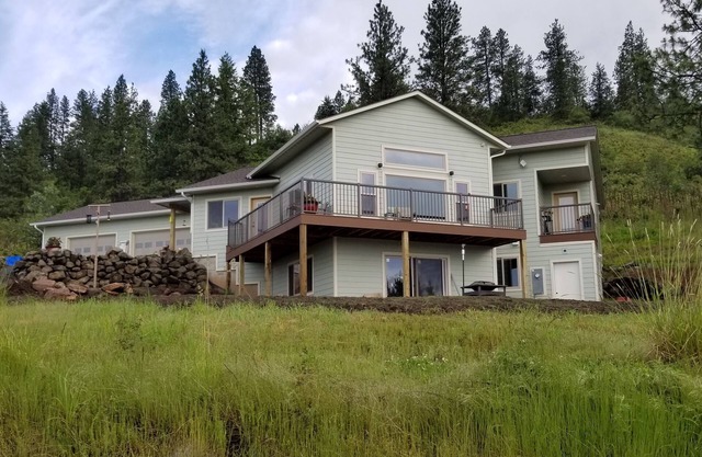 Hawk's NestnEntire 1650 Sqft lower level.
