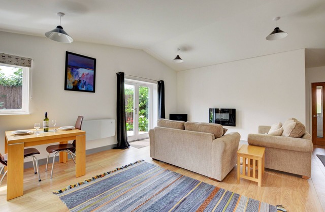 Hawthorn Cottage - One Bedroom House, Sleeps 2