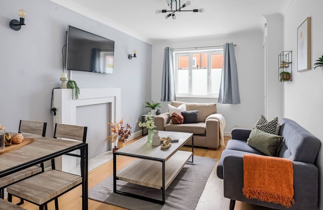 Haydock Home, Free Parking, WiFi, St Helens