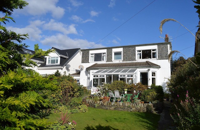 Hazel Bank Villa holiday Apartment, Dunoon, pet friendly, sleeps 4