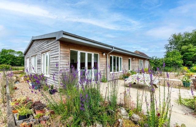 Hazel Barn - Two Bedroom House, Sleeps 4