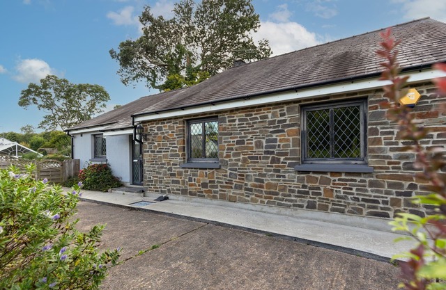 Hazelglade Cottage - Hot Tub and Games Room