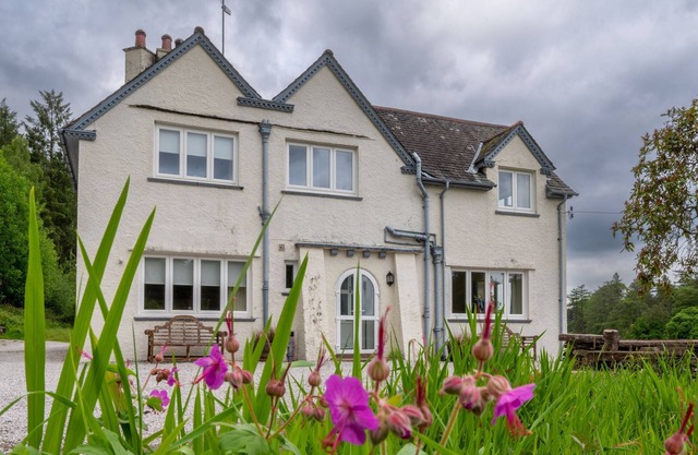 Hazelseat House with Hot Tub
