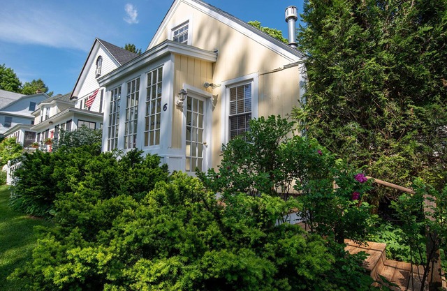 Heart of Lenox Walk to Town Cozy Cottage!