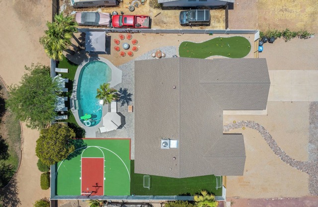 Heated Pool, Basketball, Mini Golf! Games Paradise