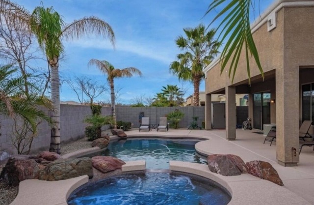 Heated pool & hot tub - backyard oasis - single level home