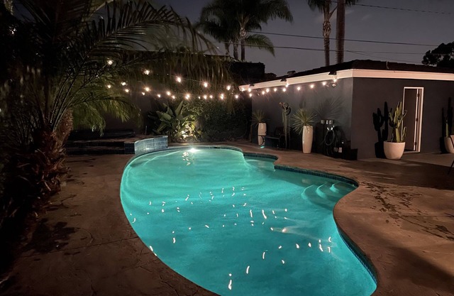 HEATED POOL & JACUZZI, QUIET, AIRY SPA LIKE BACKYARD, NEAR NEWPORT BEACH