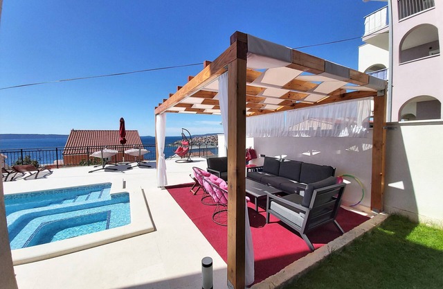 Heated swimming pool, stunning sea view terrace ap8