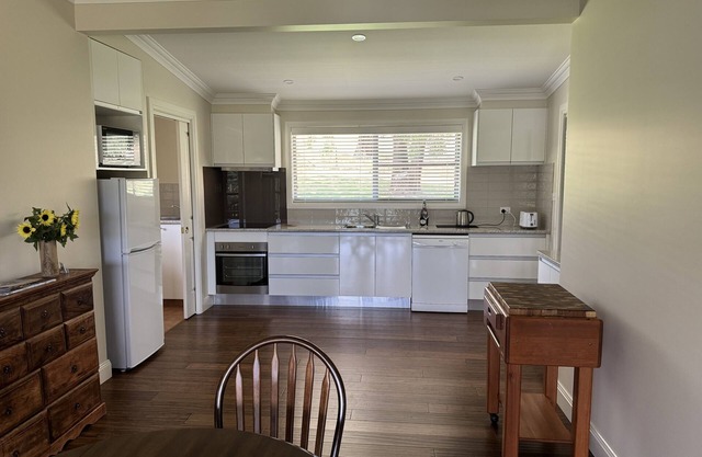 Heatherlea Cottage - country weekend stay