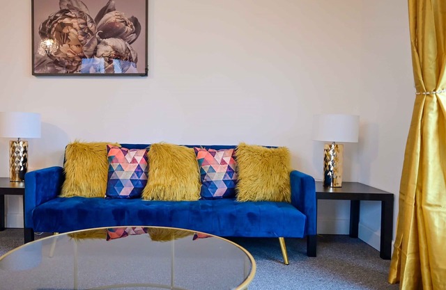 Heathrow Heights Serviced Apt-FREE Secured Parking