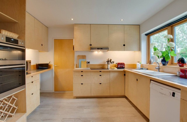 Helgon Lodge - Three Bedroom House, Sleeps 6