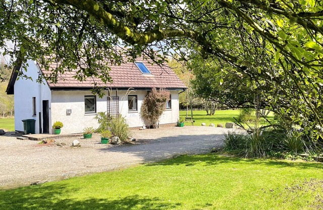 Heronlea Cottage - 4 guests, pet friendly, picturesque Scottish setting