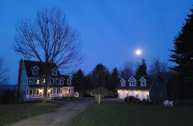 Heywood Manor- Private, peaceful, yet close to town. Make memories here!