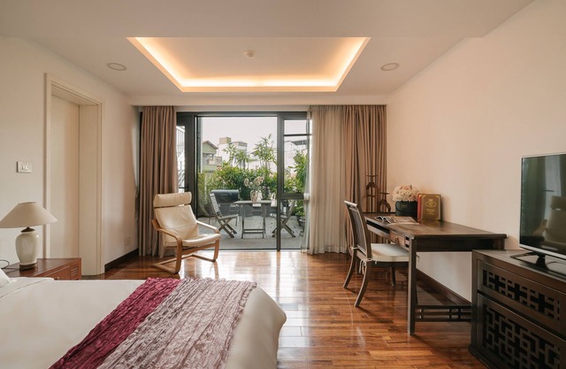 Hi-end 3-bedroom apartment with Lakeview, AC, fitness room in Hanoi