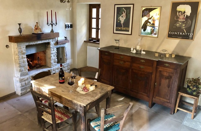 Hibiscus of Gautier, suggestive small house with private garden in a medieval village