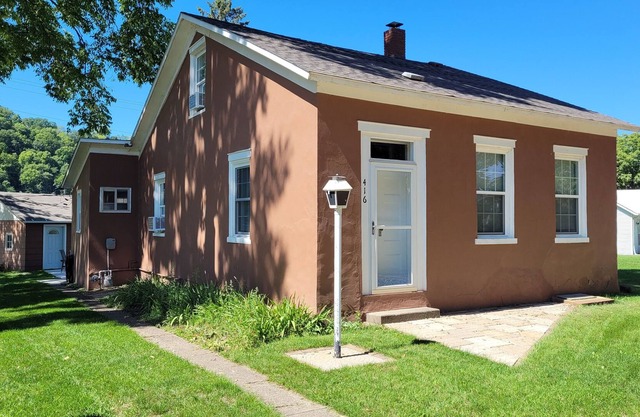 Hidden right in the middle of town, sleeps 8 and close to river!